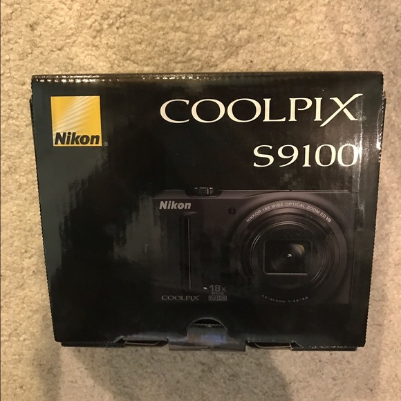 Nikon CoolPix S9100 Digital Camera with Case