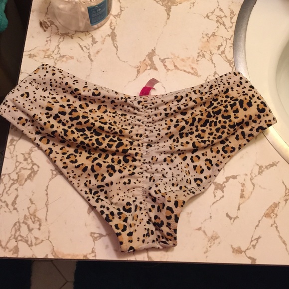 Cheetah print bathing suit bottoms - Picture 1 of 2