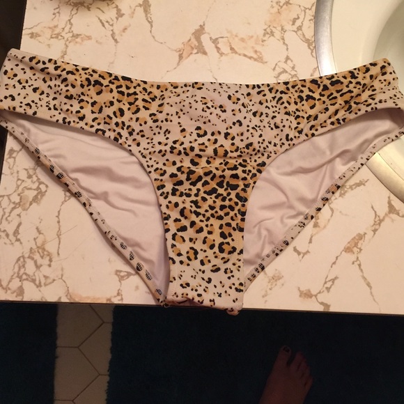 Cheetah print bathing suit bottoms - Picture 2 of 2
