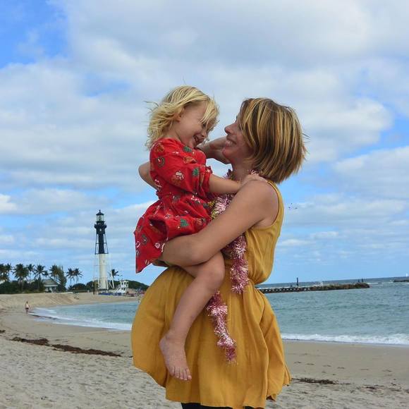 Meet your Posher, Jessica - Picture 2 of 2