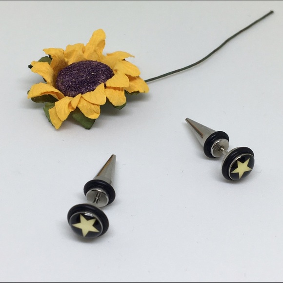 Star Studs Unisex - Picture 4 of 4