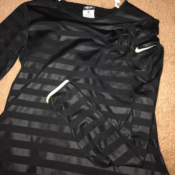 EUC NIKE DRI-FIT Fitted Top - Picture 2 of 3