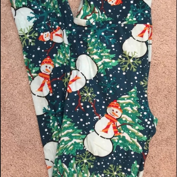 I'm searching for these lularoe snowmen in onesize - Picture 1 of 1