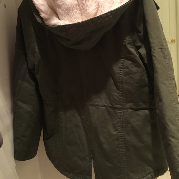 American Rag faux-fur lined hooded utility parka! - Picture 4 of 4