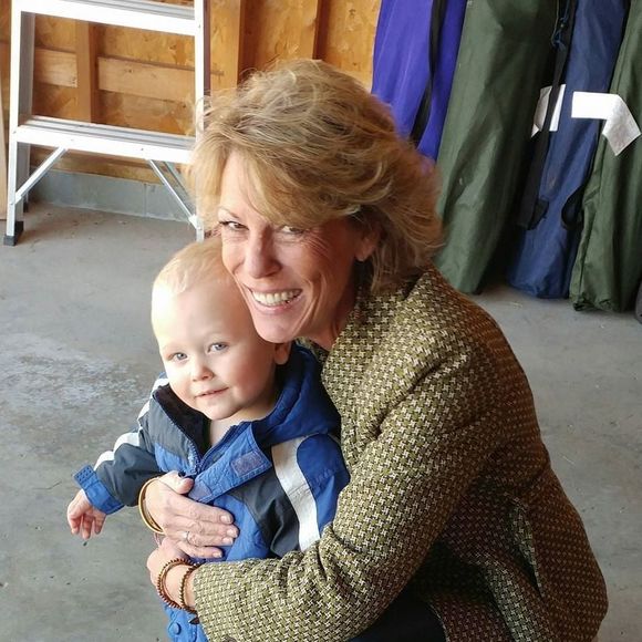 Meet your Posher, Stephanie - Picture 1 of 1