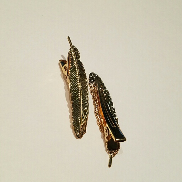 Gold leaf hair clips - Picture 2 of 3