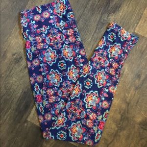 BNWT 🆕🆕 TC FLORAL LULAROE LEGGINGS