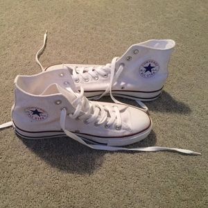 Never worn / Converse. White / High Tops.