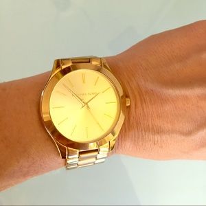 Gold Michael Kors watch! 💜🎉