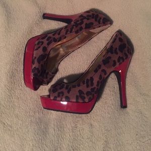 Candies size 6.5 cheetah pumps