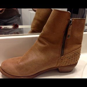 Reef ankle boots, size 8. Genuine Leather.