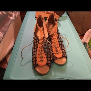 Pour La Victoire preach and blue heels