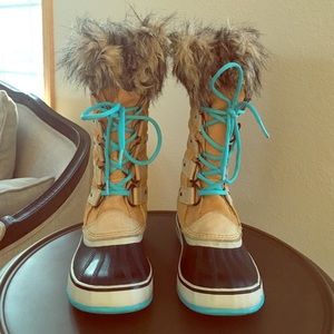 Sorel Joan of Arctic Boots (turquoise sole/laces)