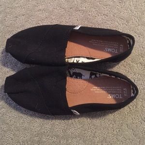 TOMS. All black, never worn!
