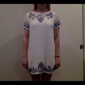Lulu's white w blue embellishment dress