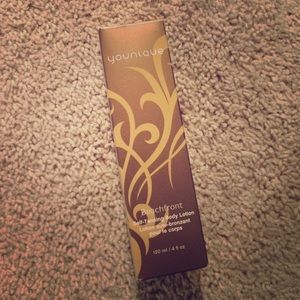 Younique self tanning lotion