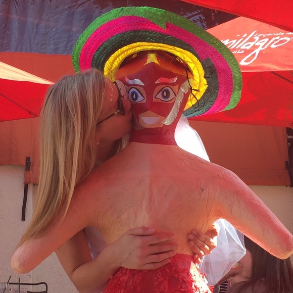 Meet your Posher, Kim - Picture 2 of 2