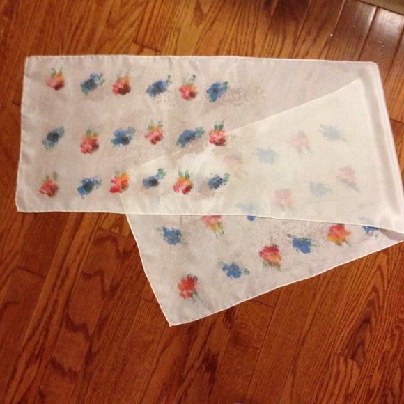 100% Silk Floral Scarf💐