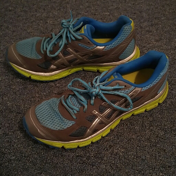 Asics Running Shoes - Picture 2 of 3