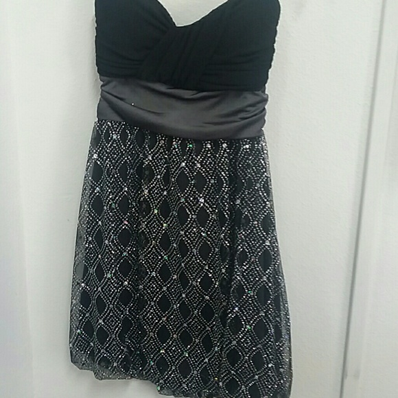 Dress - Picture 4 of 7