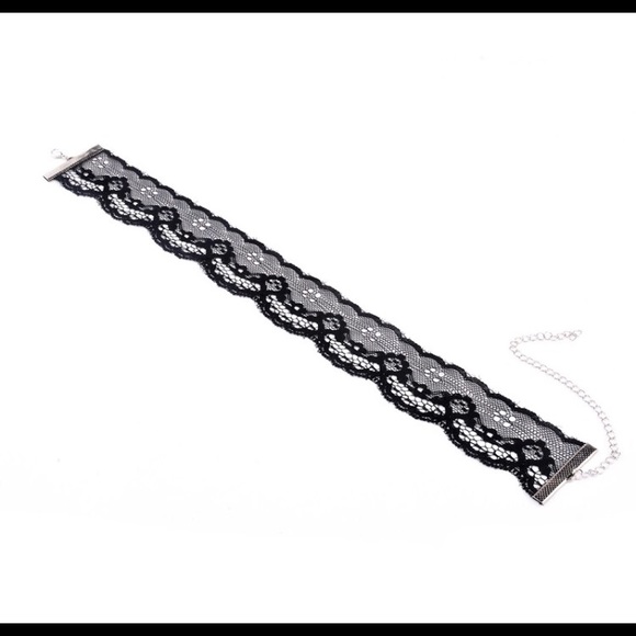 Lacey Choker - Picture 3 of 4