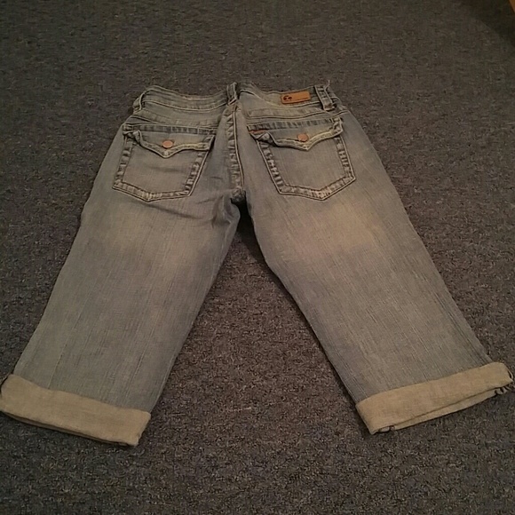 Jean Capris - Picture 2 of 2