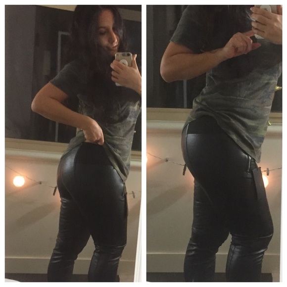 Last 1! Black Faux Leather Skinny Pants 👀 - Picture 4 of 4