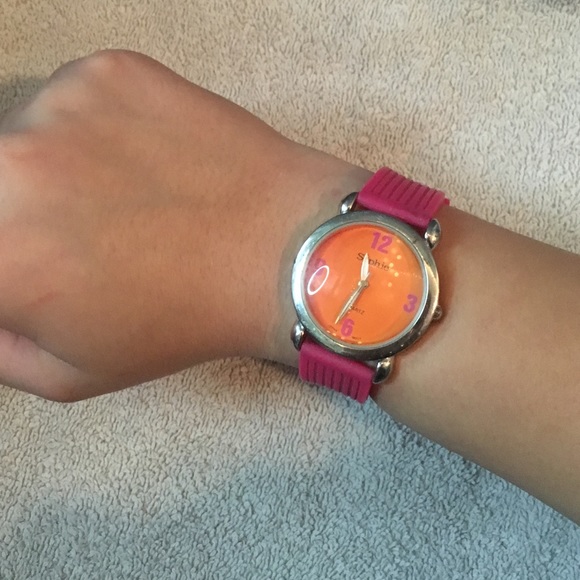 Watch - Picture 3 of 3