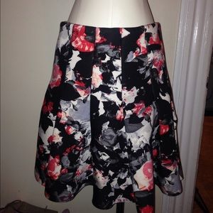 Floral Pleated skirt