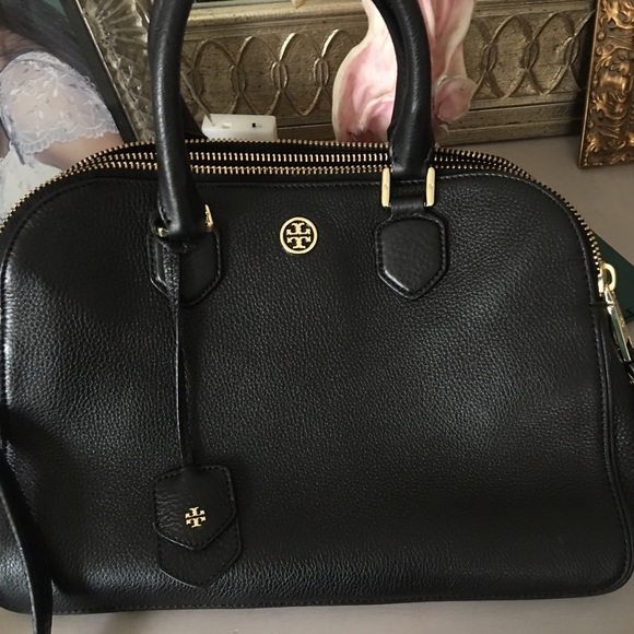 Triple zip pebble tory burch robinson