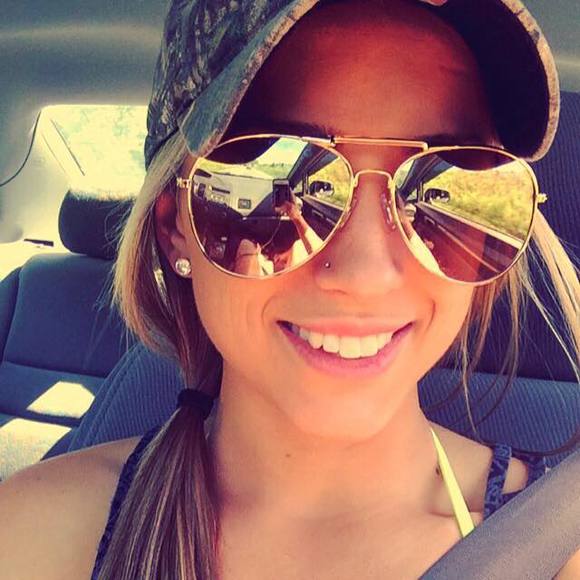 Meet your Posher, Andrea - Picture 1 of 1