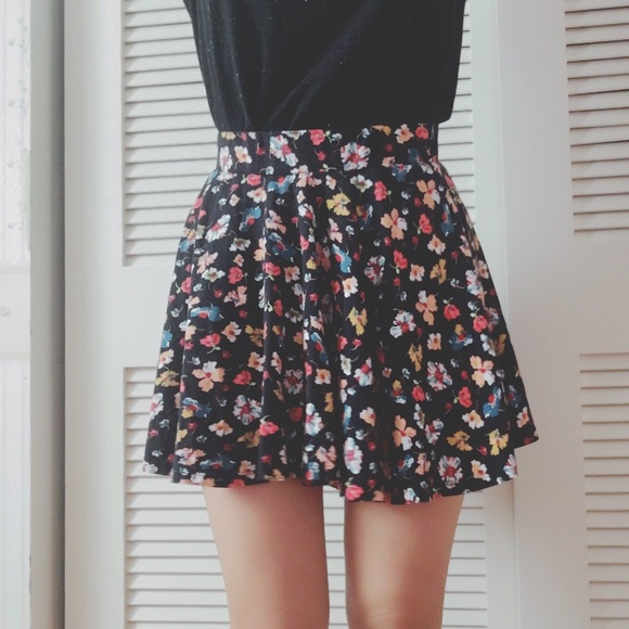 Urban Outfitters Floral skater skirt🌸🌷💐🌺