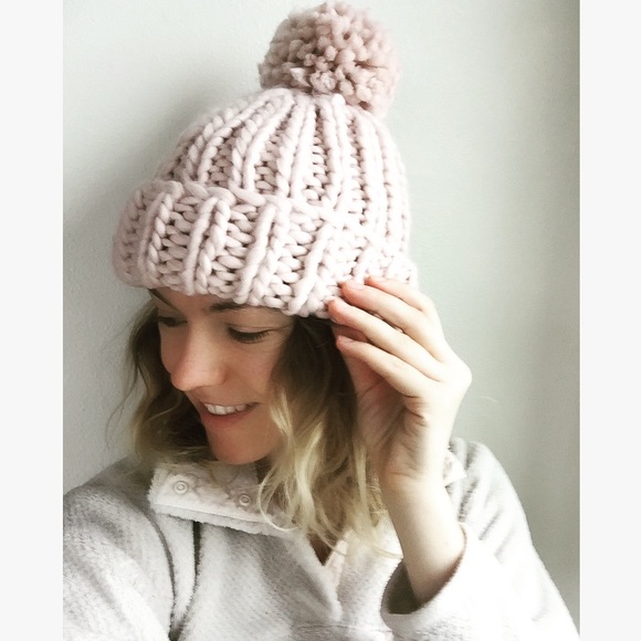 ✨SUPER SALE✨ CHUNKY KNIT WHITE POM HAT - - Picture 3 of 4