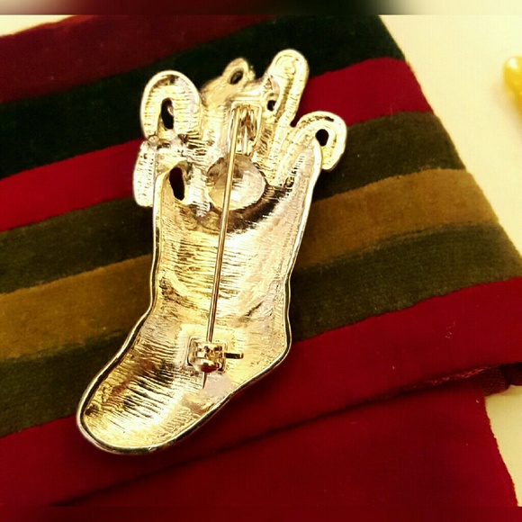 Vintage Holiday brooch Stocking lapel pin XMAS GOODIE!! - Picture 2 of 3