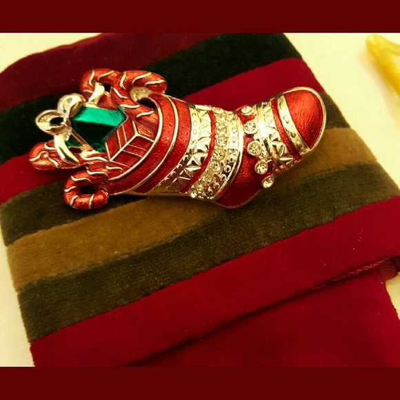 Vintage Holiday brooch Stocking lapel pin XMAS GOODIE!! - Picture 3 of 3