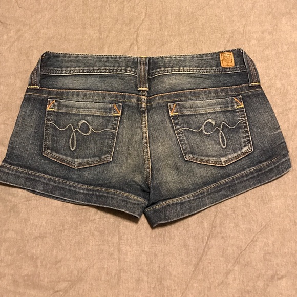 Guess Shorts - Size *SEE MEASUREMENTS* - Picture 2 of 4