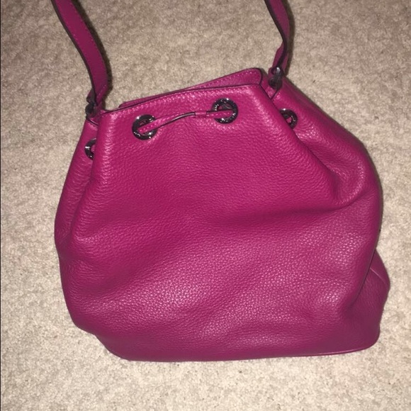 Michael Kors "Jules Drawstring Shoulder Bag" - Picture 3 of 4