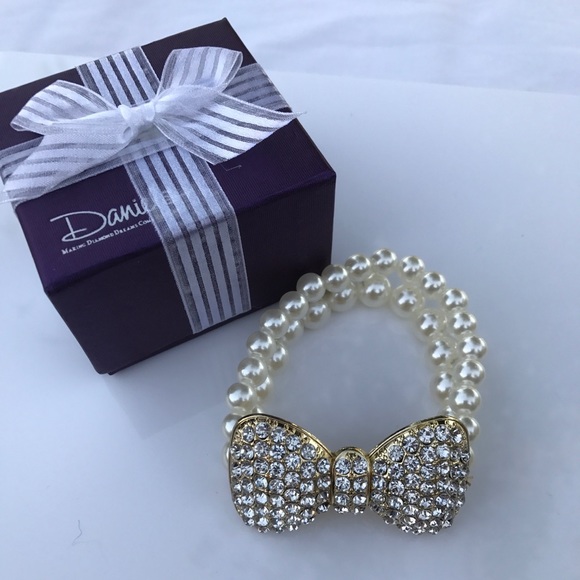 New Bow and pearl Bracelet Daniel Jewelers - Picture 2 of 8