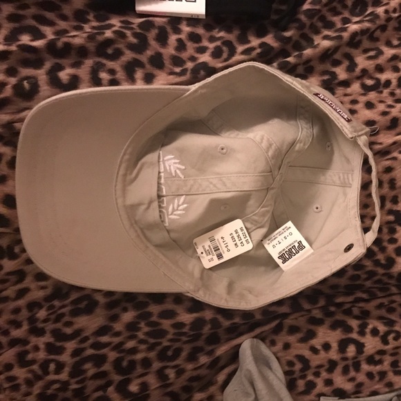 Pink hat - Picture 3 of 4