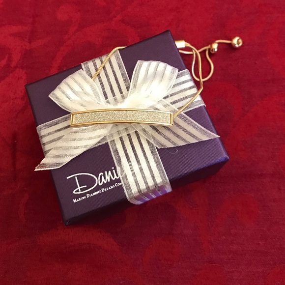 New Daniel Jewelers Bracelet - Picture 5 of 7