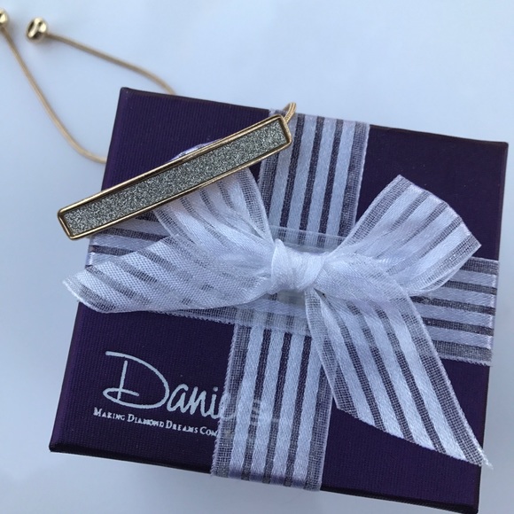 New Daniel Jewelers Bracelet - Picture 2 of 7