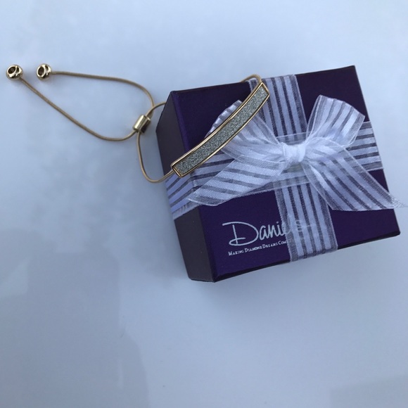 New Daniel Jewelers Bracelet - Picture 3 of 7