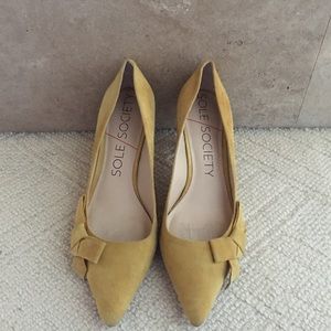 Sexy Sole Society Mid Heel pump with Bow