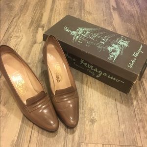 Vintage Ferragamo pumps with box