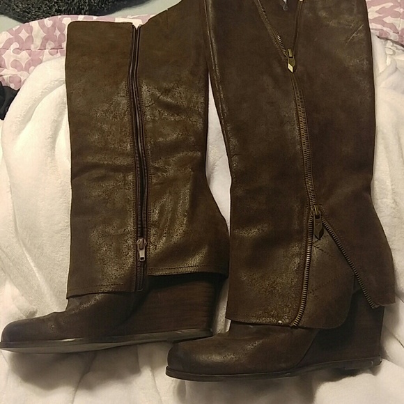 Fergie boots