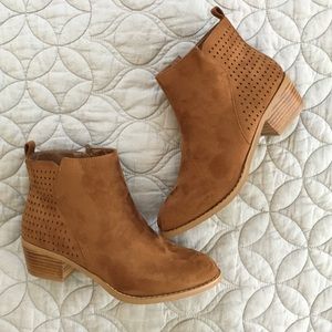 ✨SALE✨ NEW cognac perforated booties