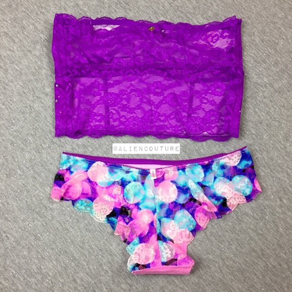 RARE VS Pink More Presents Sparkly Set - Picture 2 of 4