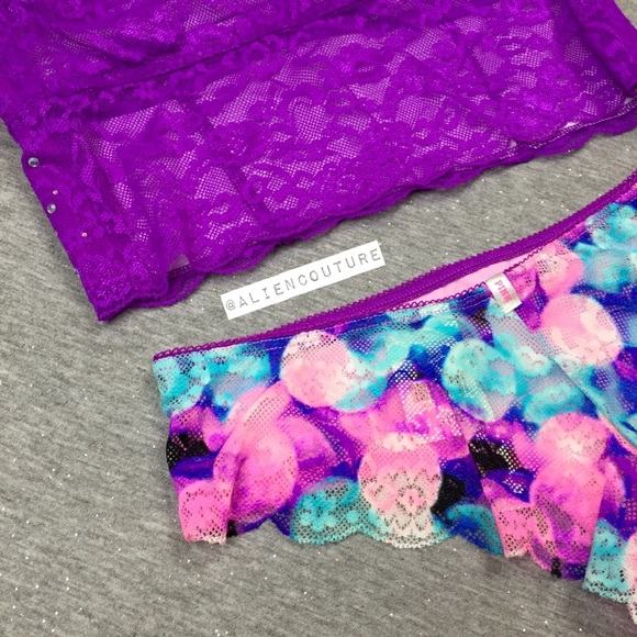 RARE VS Pink More Presents Sparkly Set - Picture 3 of 4