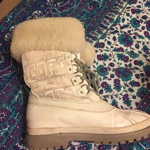 Used white coach snow boots