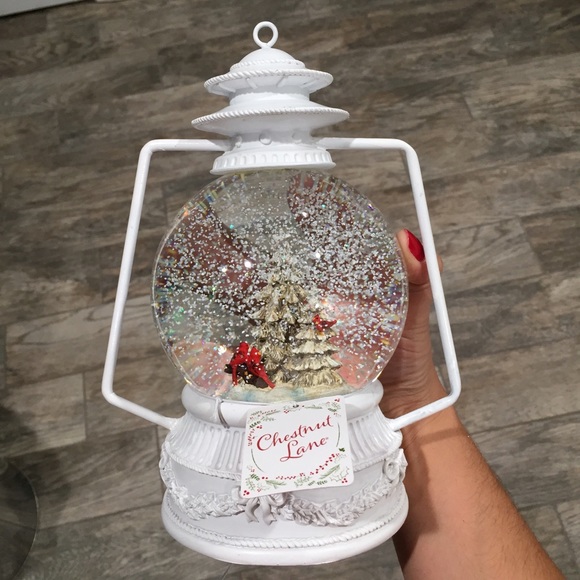 Lantern snow globe